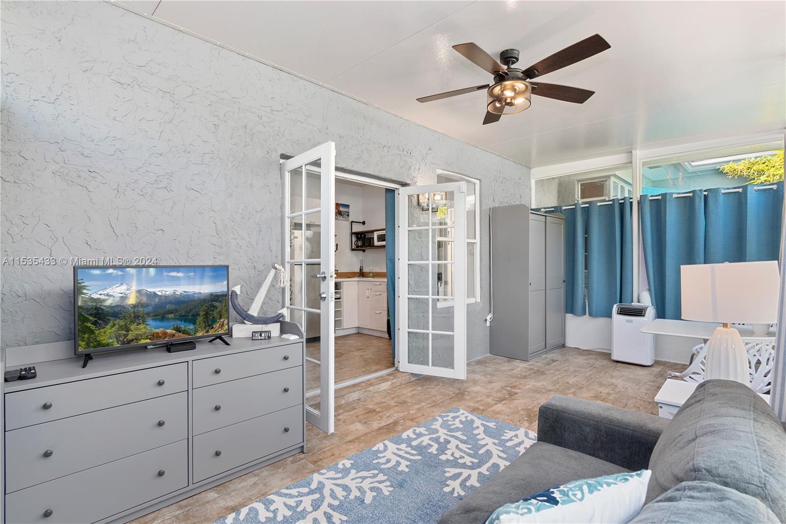 HOLLYWOOD - Residential