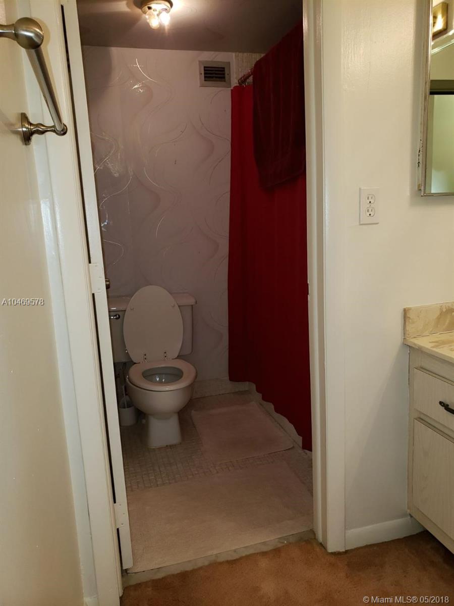 HALLAMRK OF HOLLYWOOD COND - Residential Lease