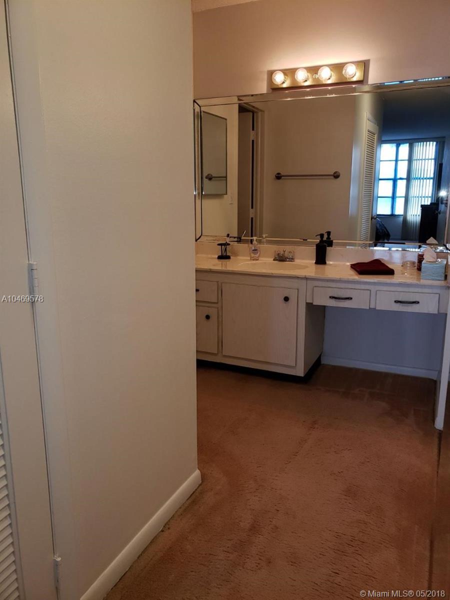 HALLAMRK OF HOLLYWOOD COND - Residential Lease