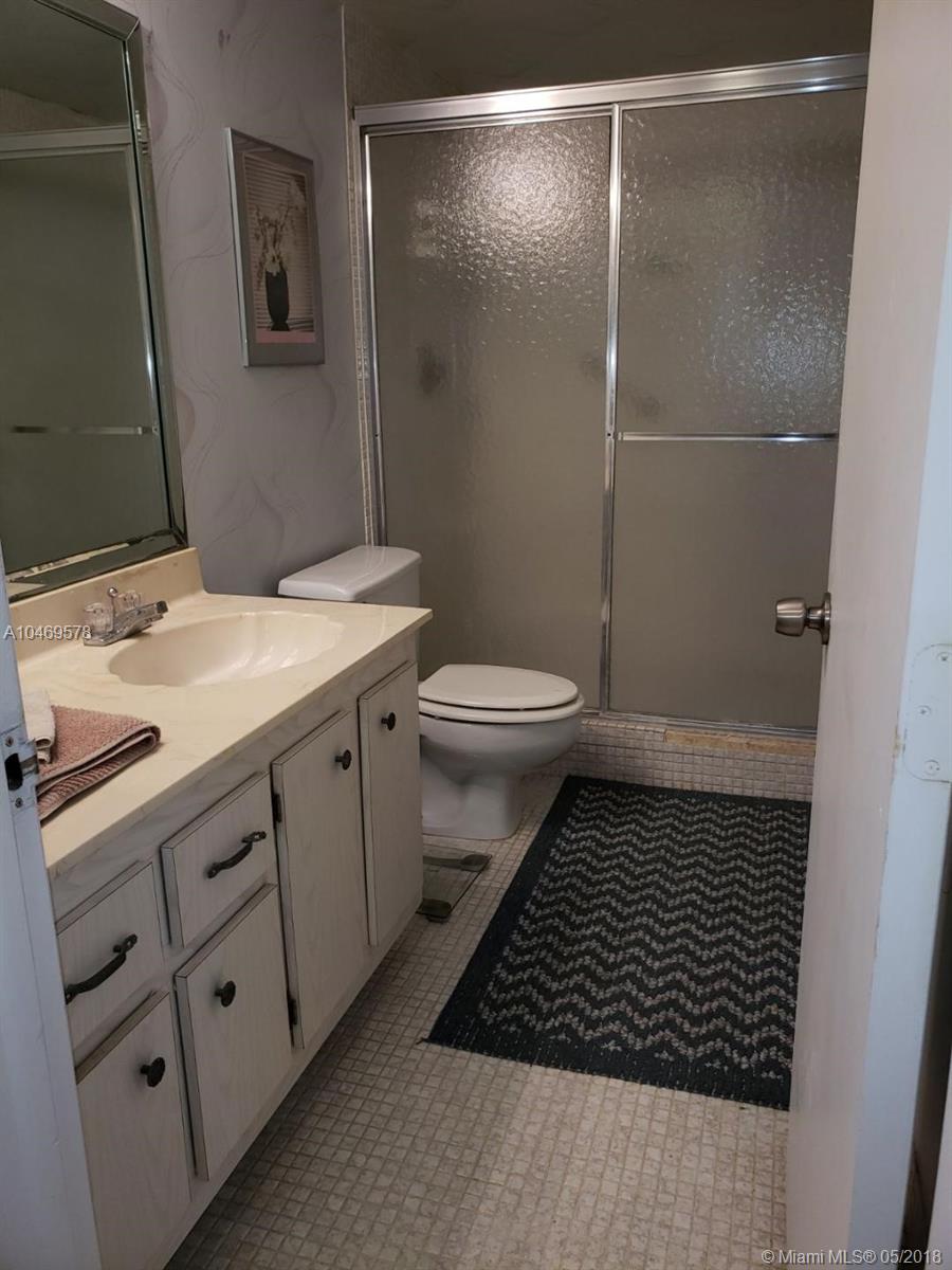 HALLAMRK OF HOLLYWOOD COND - Residential Lease