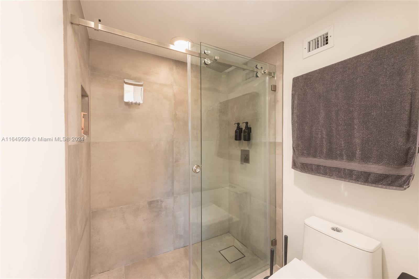 TOWERS OF KEY BISCAYNE CO - Residential Lease