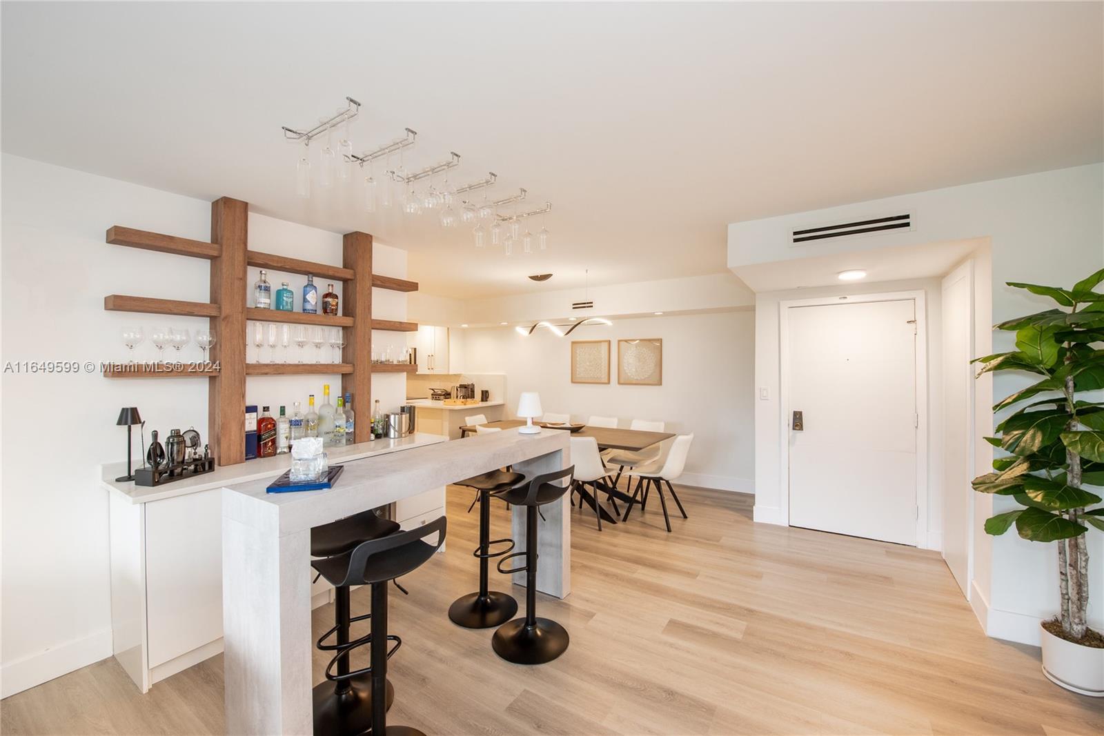 TOWERS OF KEY BISCAYNE CO - Residential Lease