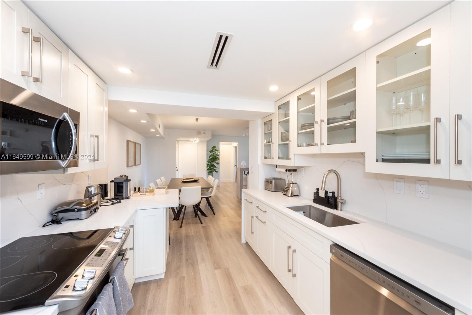 TOWERS OF KEY BISCAYNE CO - Residential Lease