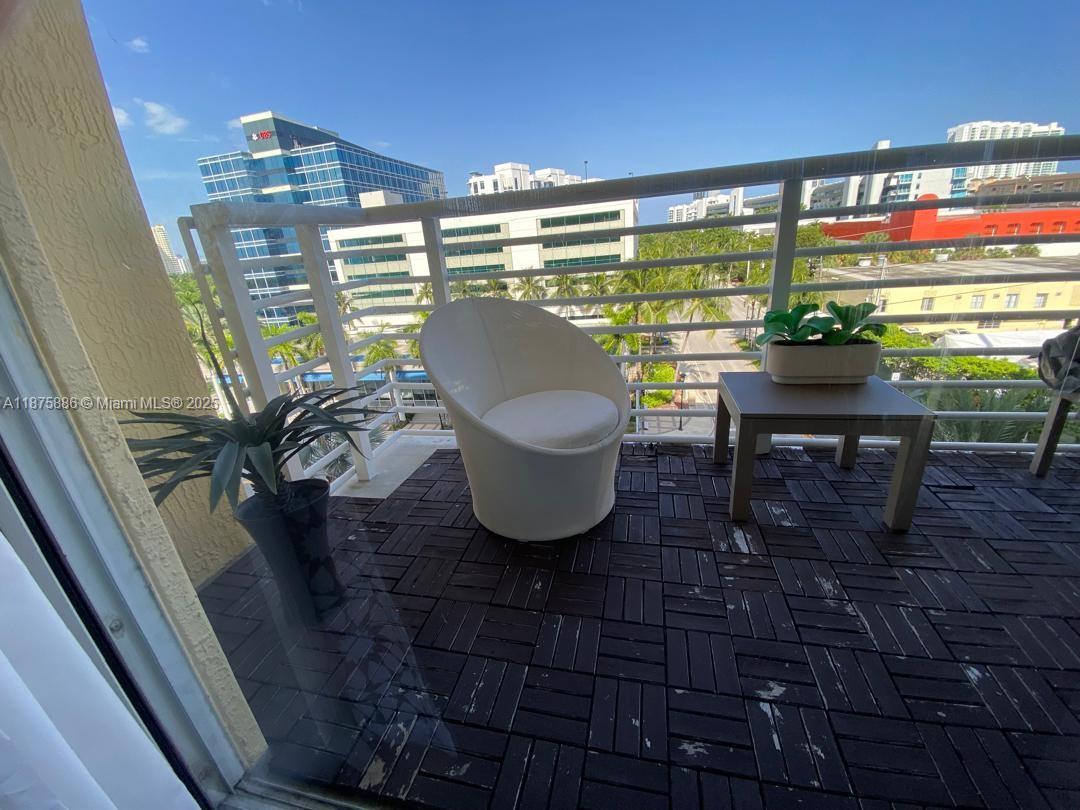 VENTURE AT AVENTURA EAST - Residential