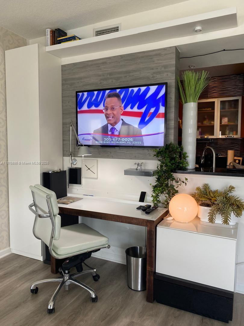 VENTURE AT AVENTURA EAST - Residential