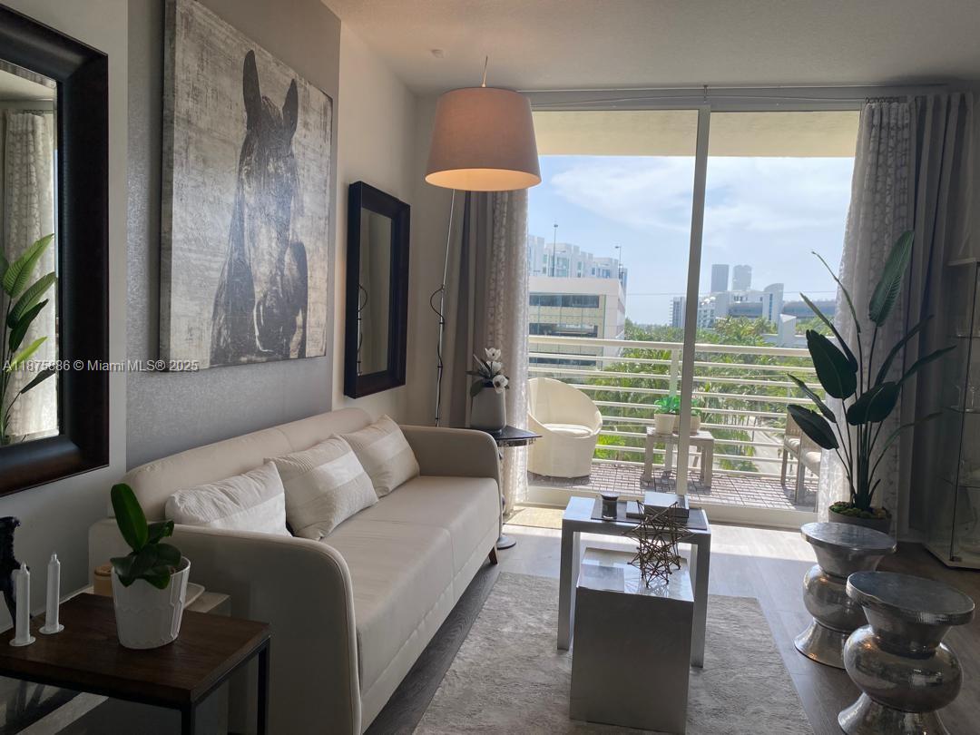 VENTURE AT AVENTURA EAST - Residential