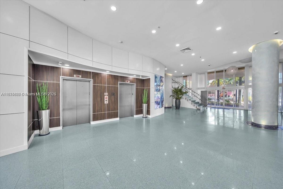 VENTURE AT AVENTURA EAST - Residential