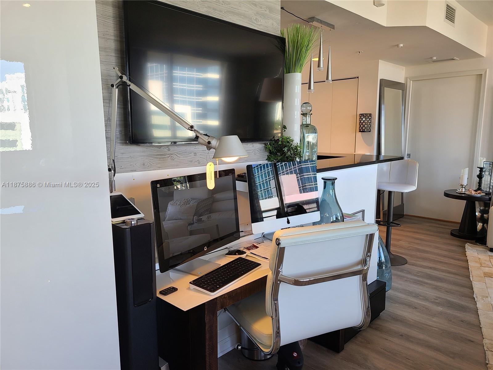 VENTURE AT AVENTURA EAST - Residential