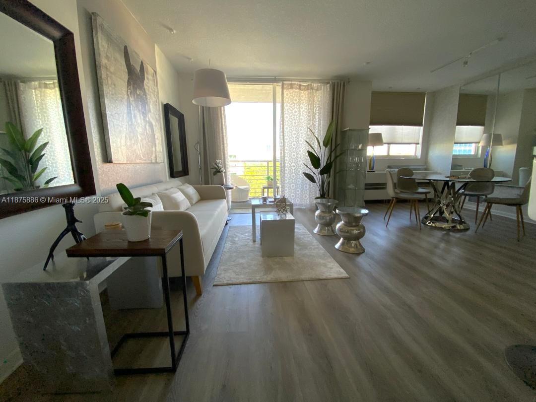 VENTURE AT AVENTURA EAST - Residential