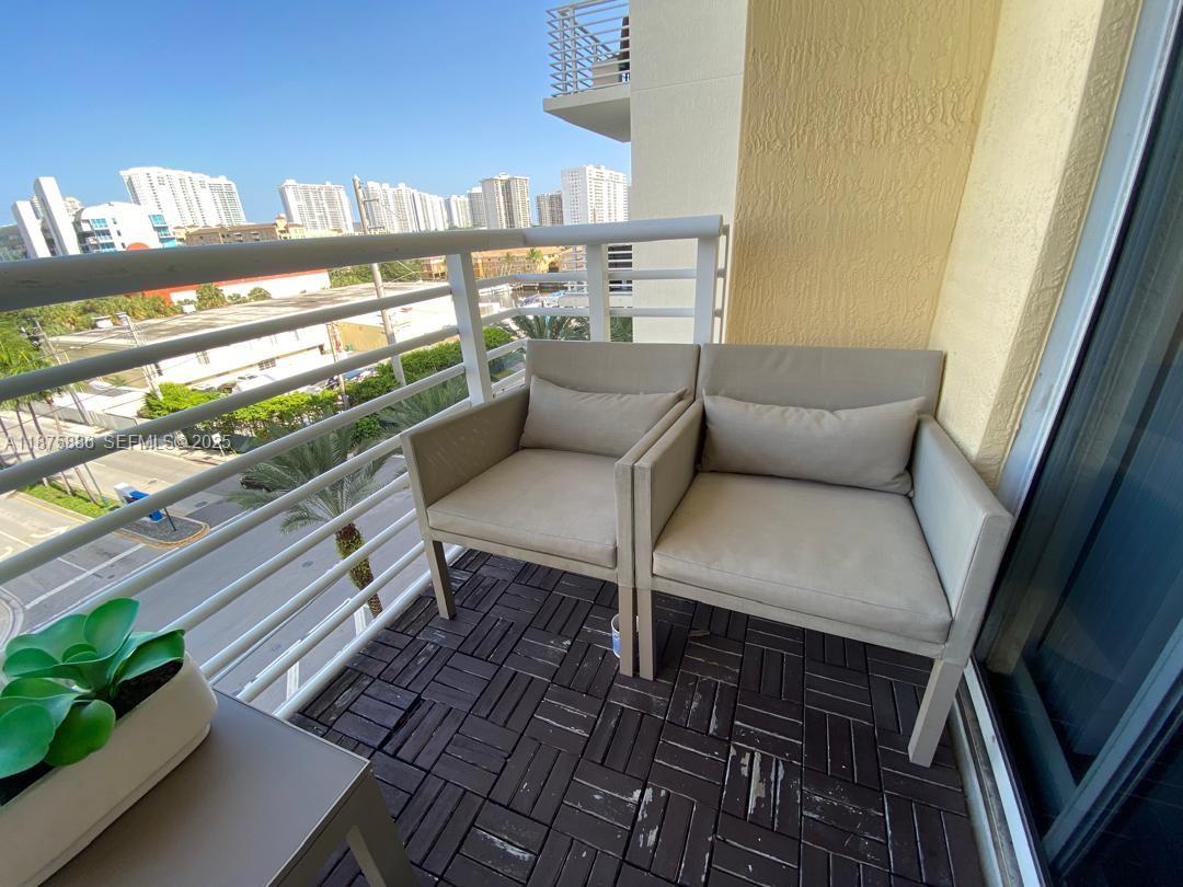 VENTURE AT AVENTURA EAST - Residential