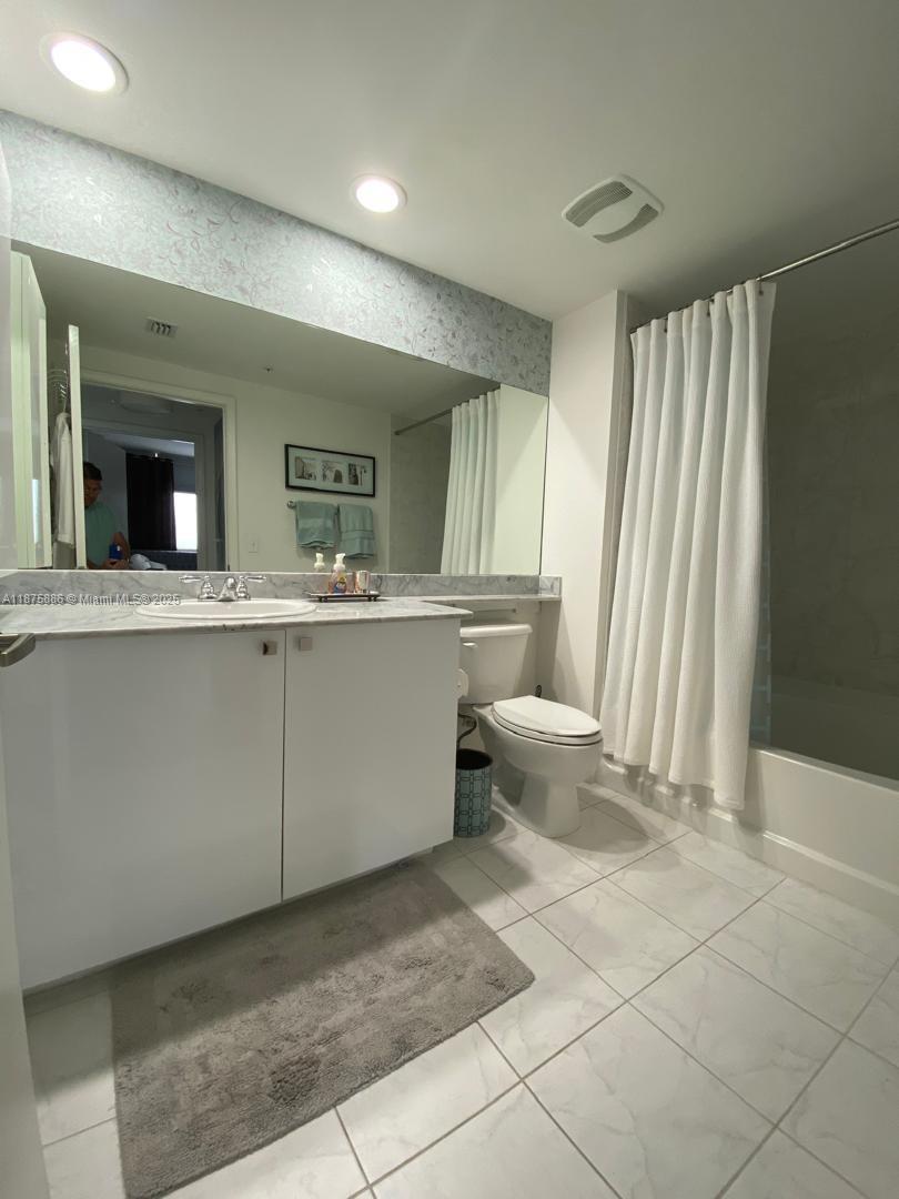 VENTURE AT AVENTURA EAST - Residential