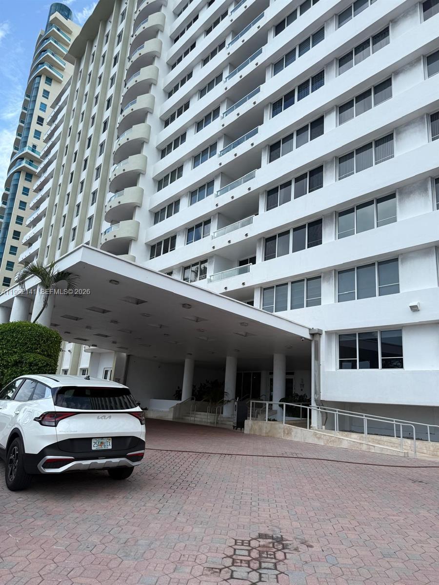 THE CARRIAGE CLUB NORTH C - Residential Lease