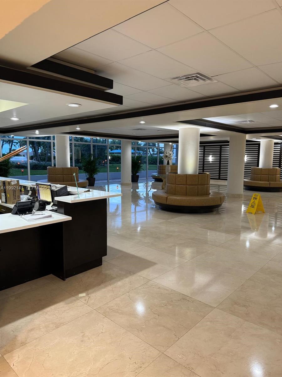 5005 Collins Ave 1525