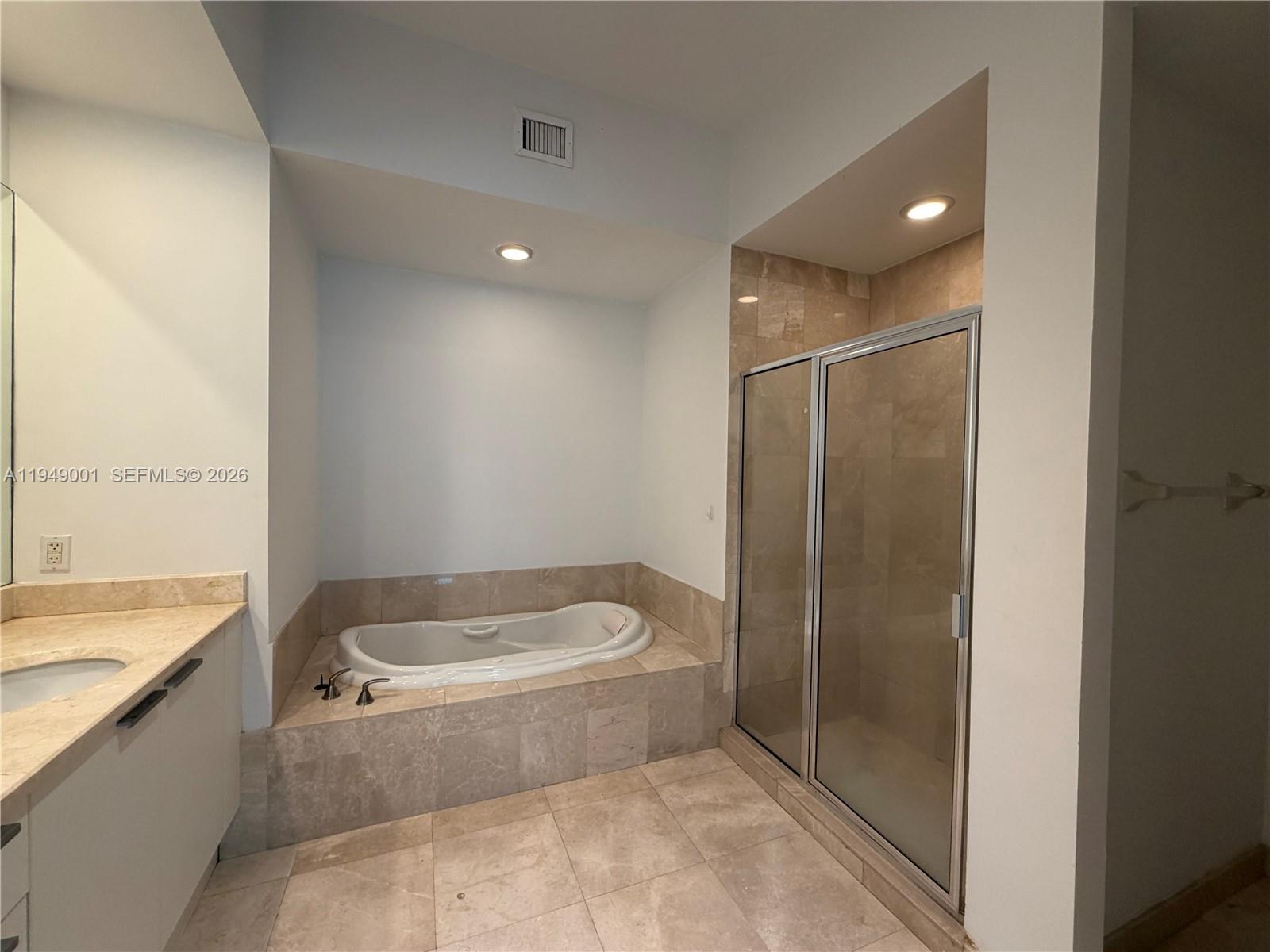 THE OAKS I CONDO - Residential