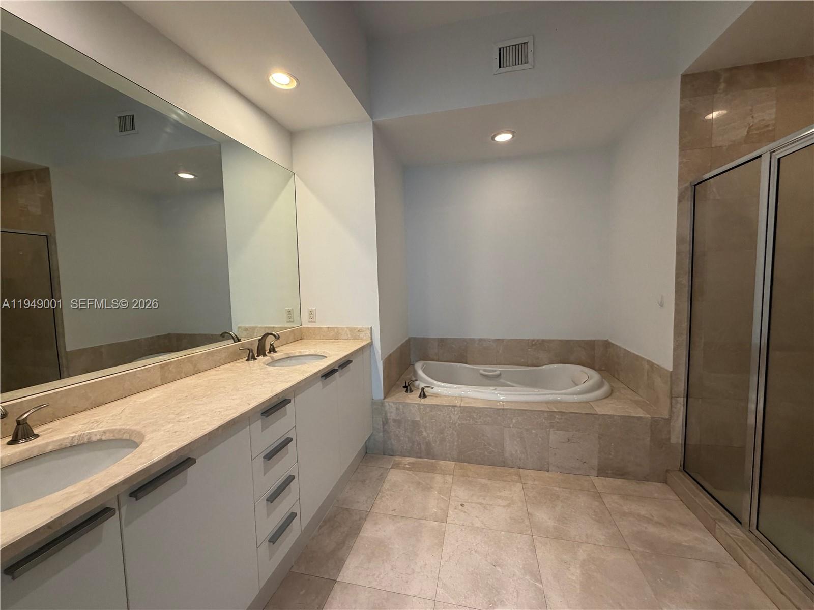 THE OAKS I CONDO - Residential