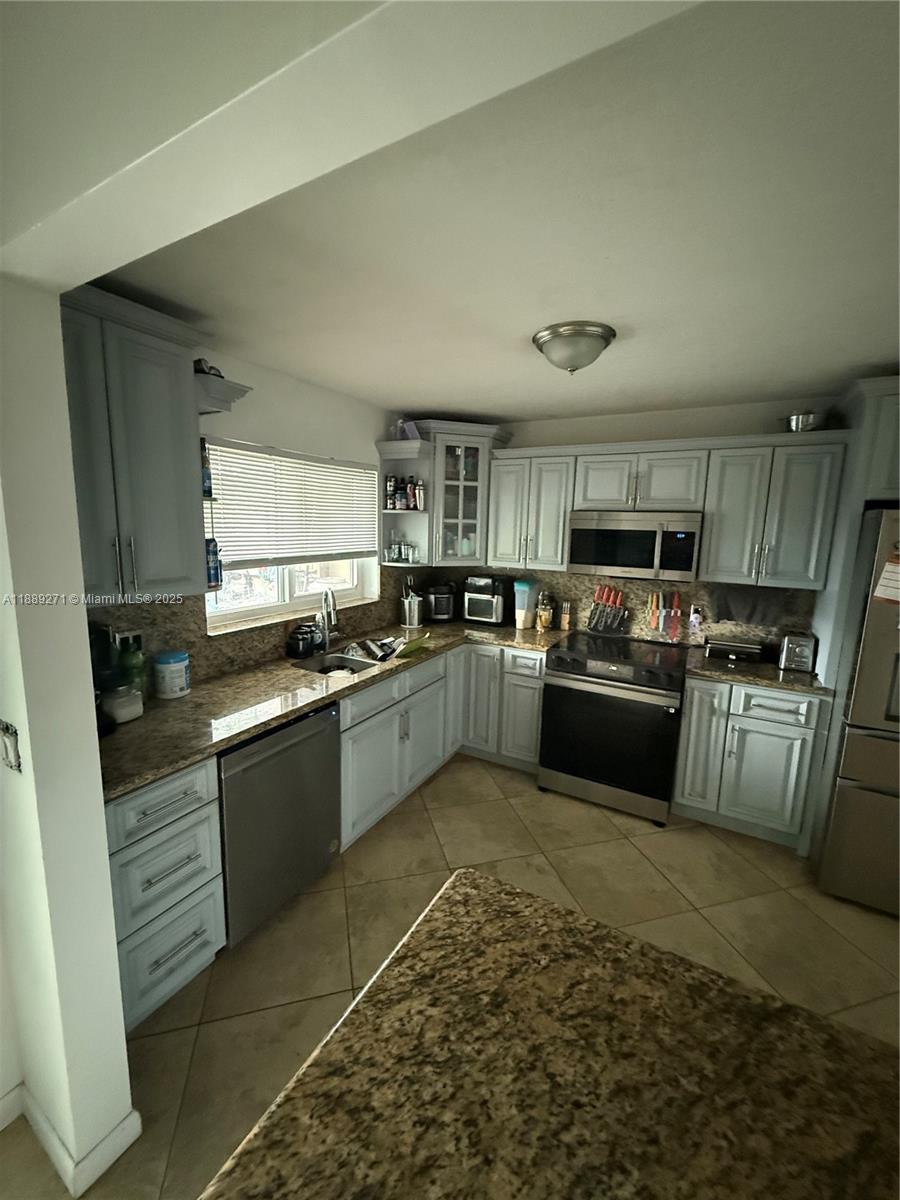 MEADOW WOOD MANOR #4 - Residential