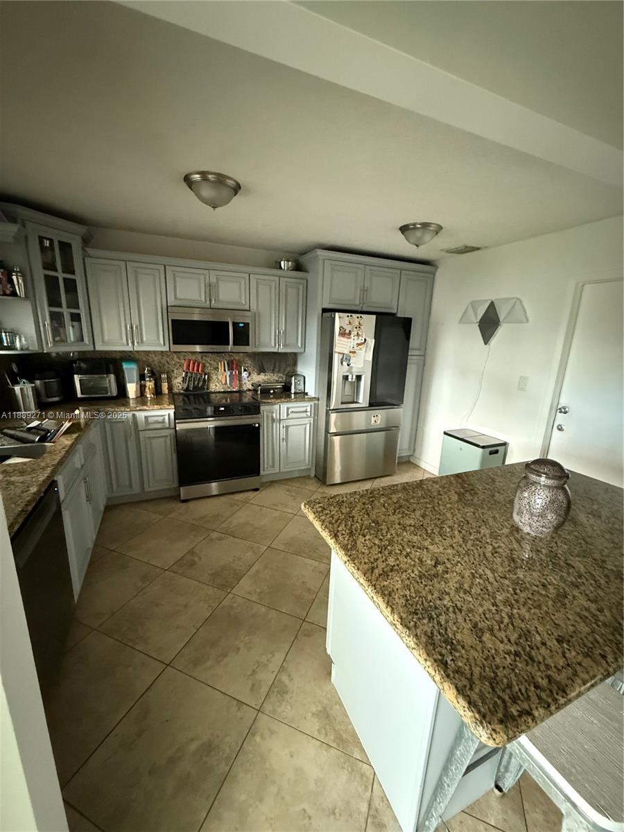 MEADOW WOOD MANOR #4 - Residential