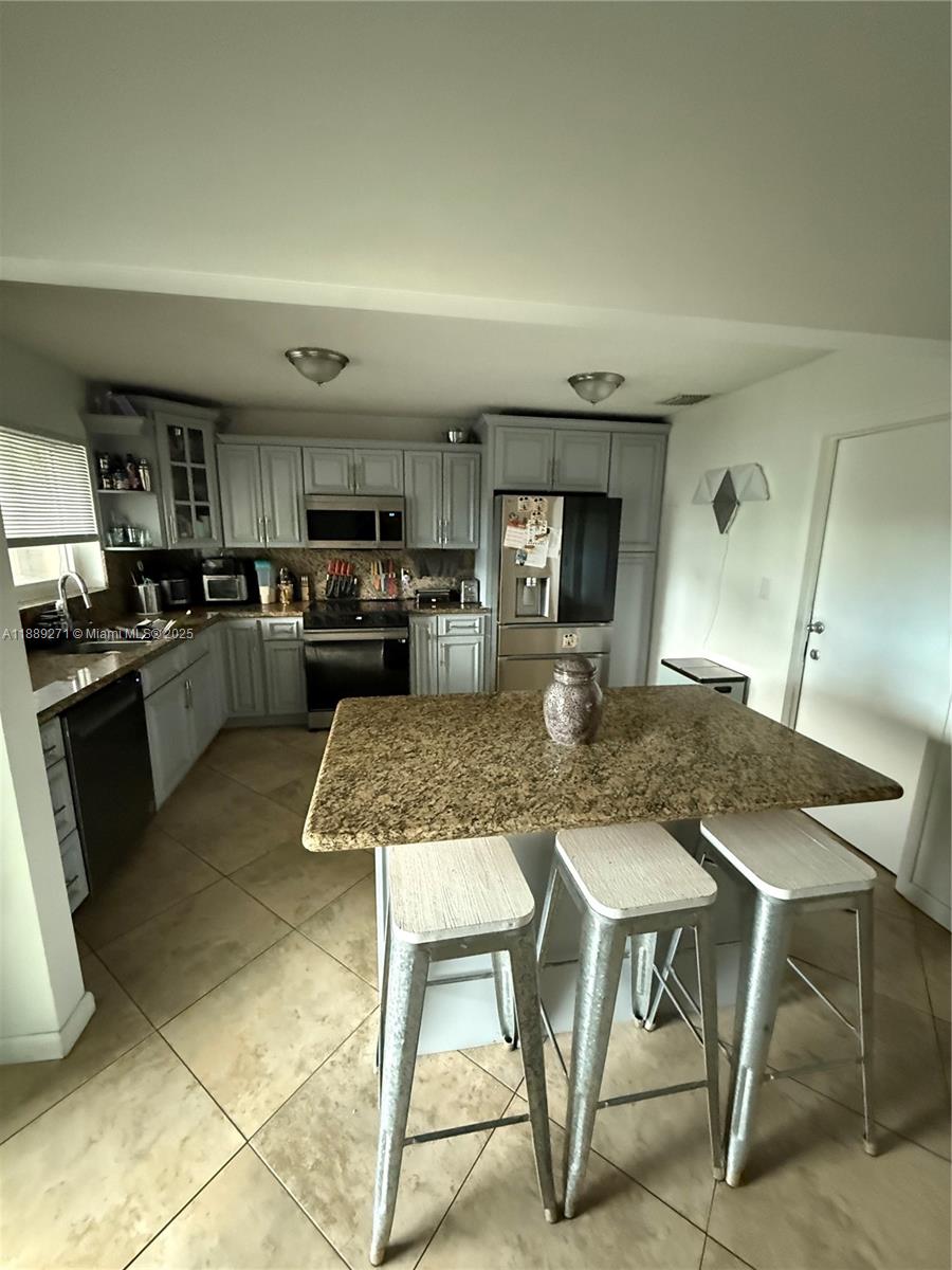 MEADOW WOOD MANOR #4 - Residential