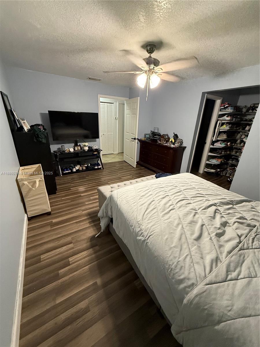 MEADOW WOOD MANOR #4 - Residential