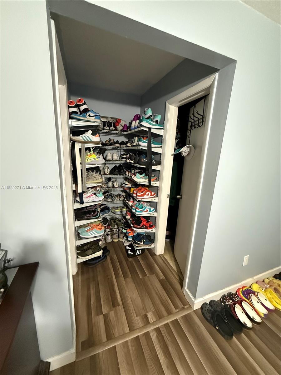 MEADOW WOOD MANOR #4 - Residential