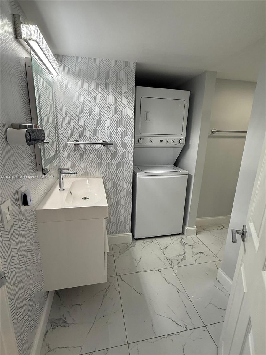 VERABELLA FALLS CONDO - Residential Lease