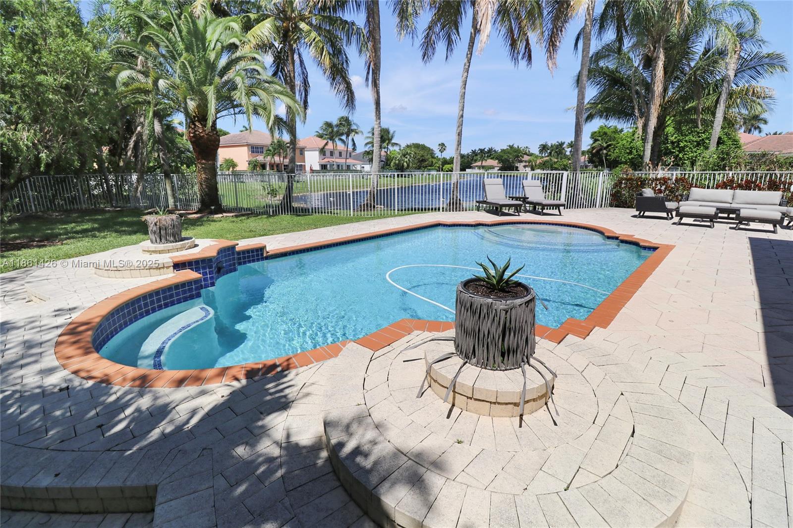 SAVANNA-WESTON - Residential