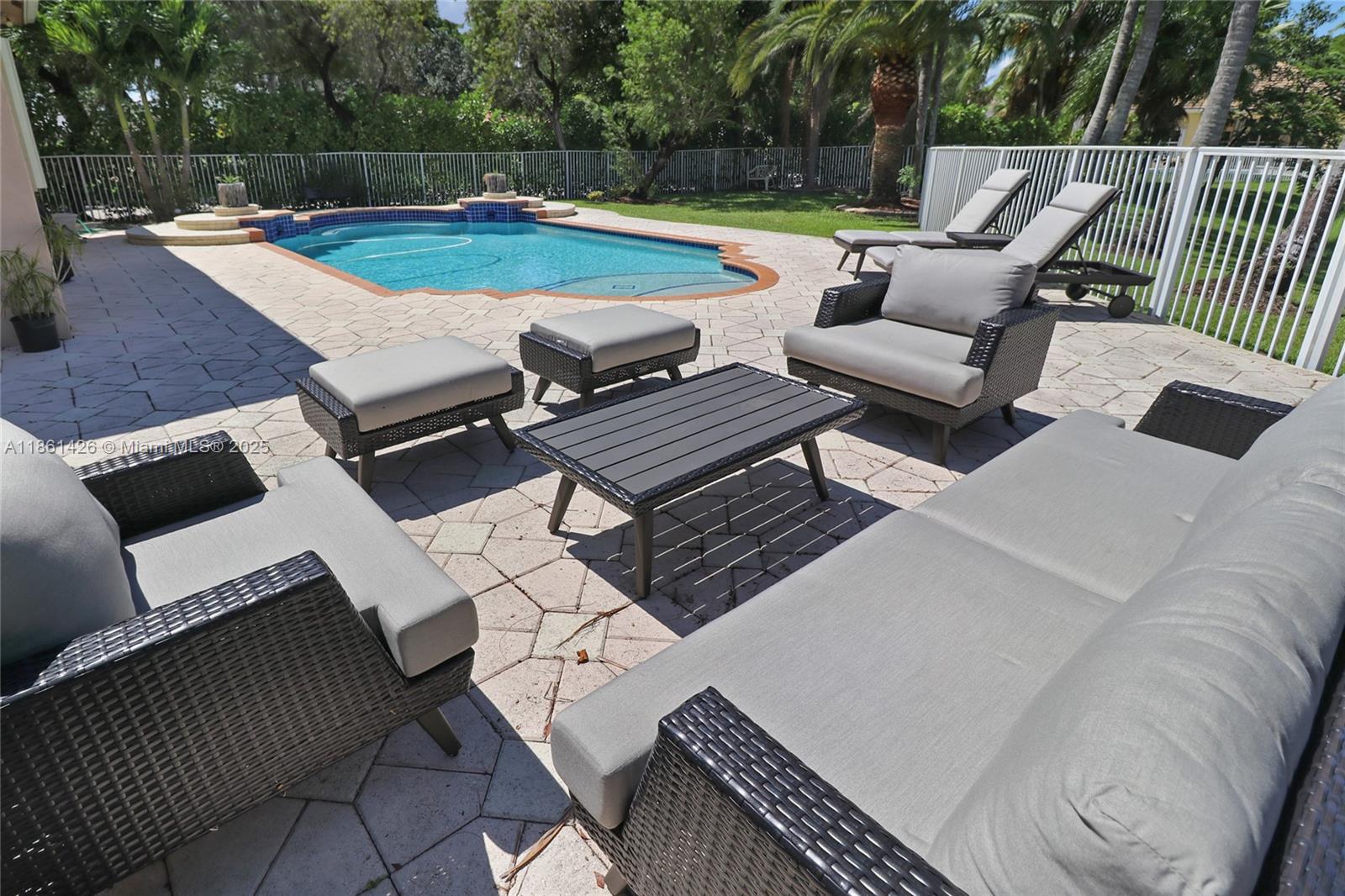 SAVANNA-WESTON - Residential