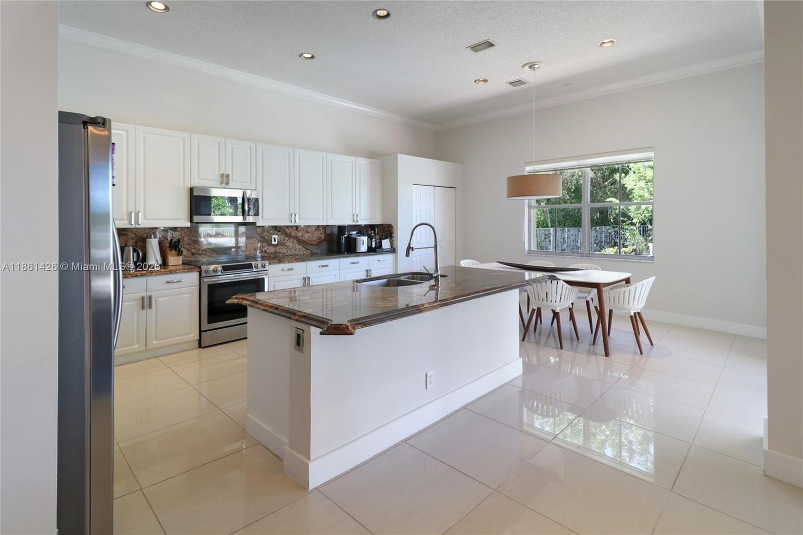 SAVANNA-WESTON - Residential