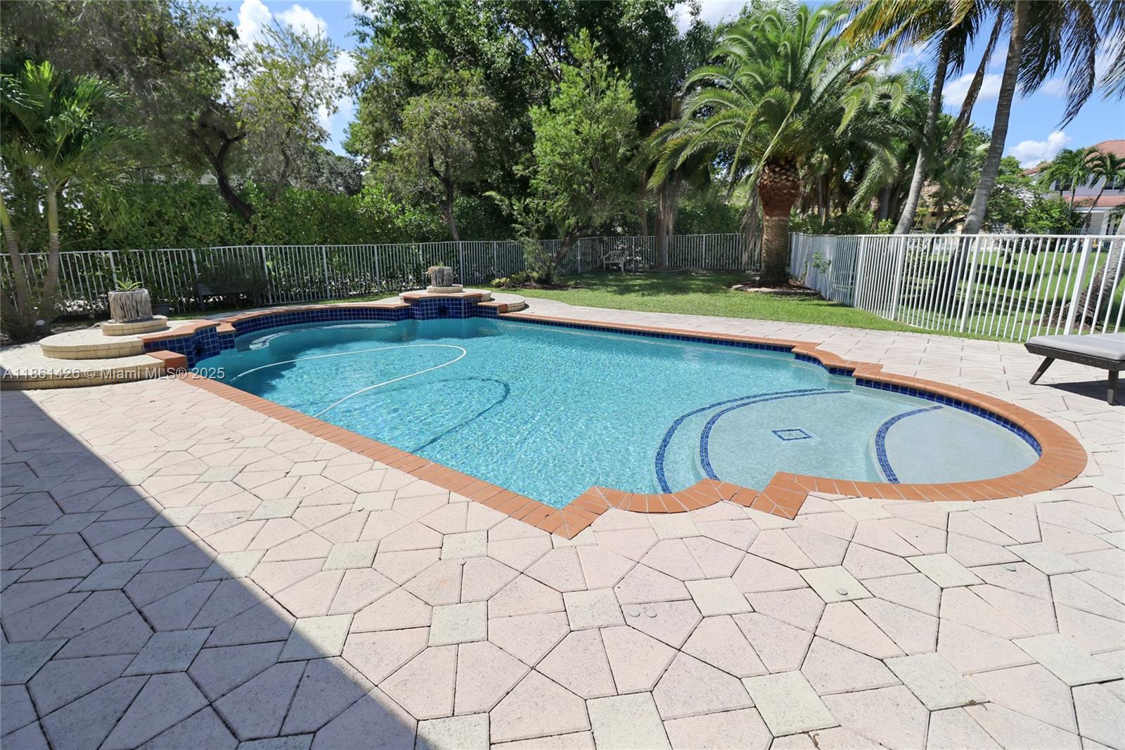 SAVANNA-WESTON - Residential