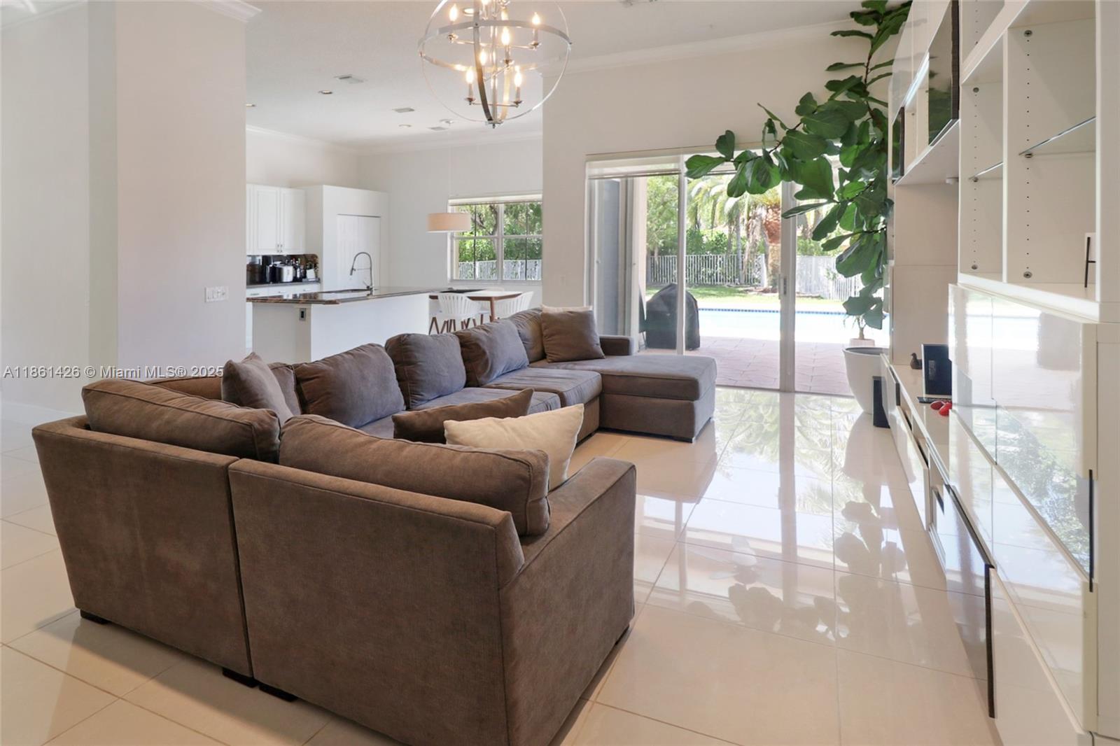 SAVANNA-WESTON - Residential