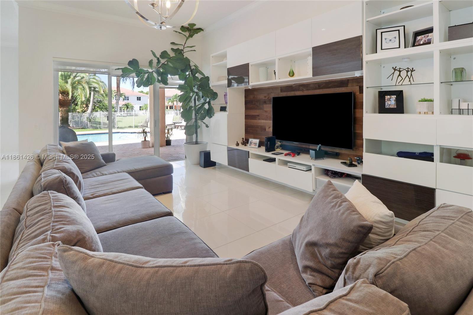 SAVANNA-WESTON - Residential