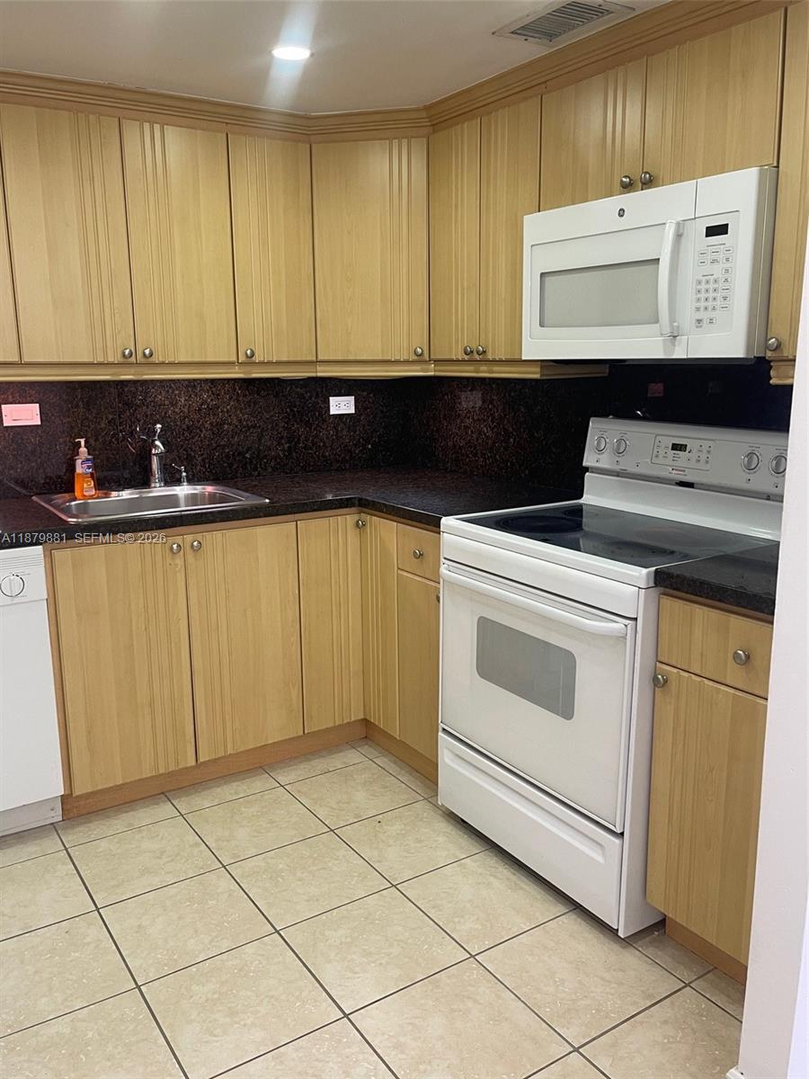 GRANDA DADELAND CONDO - Residential