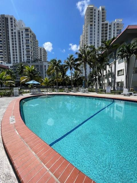 GRANDA DADELAND CONDO - Residential