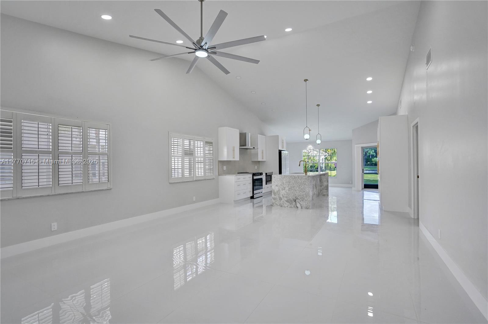 7569 Diamond Pointe Cir