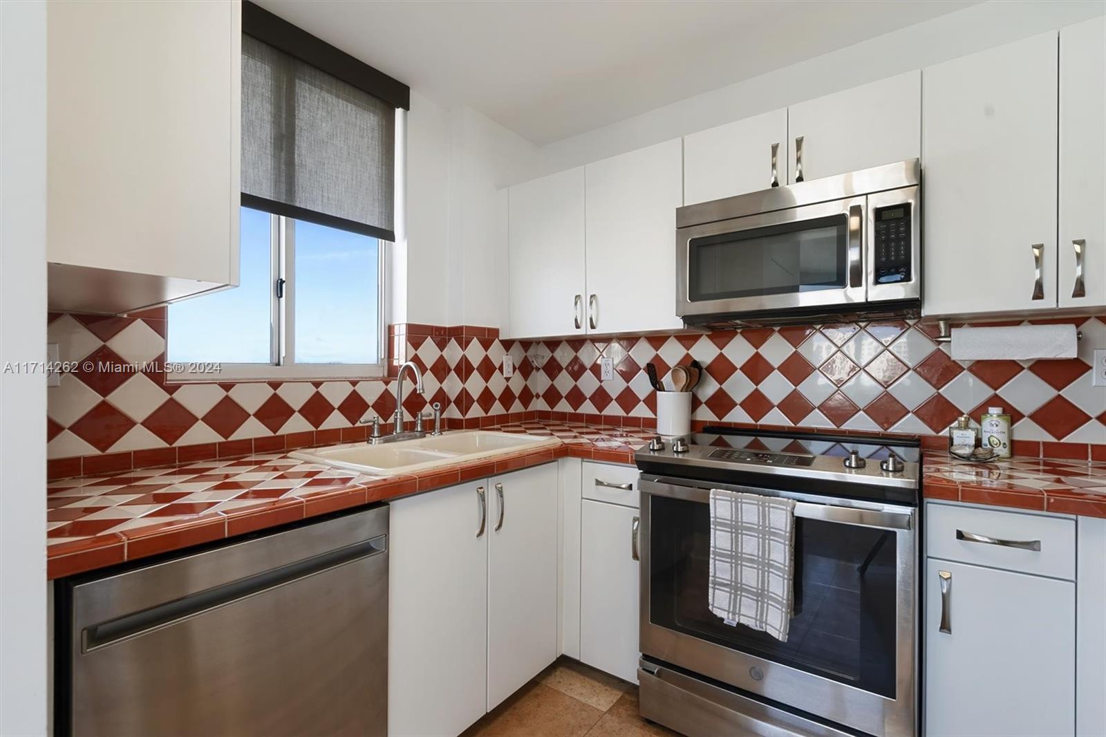 BAYVIEW PLAZA CONDO - Residential
