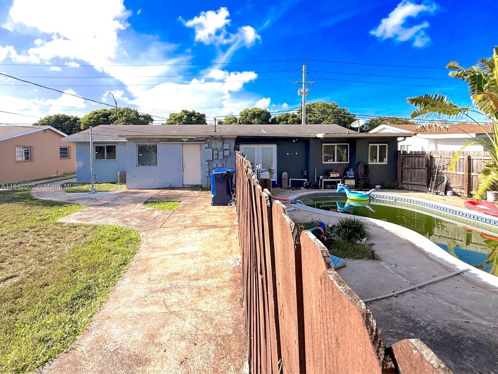 648 W Oakland Park Blvd