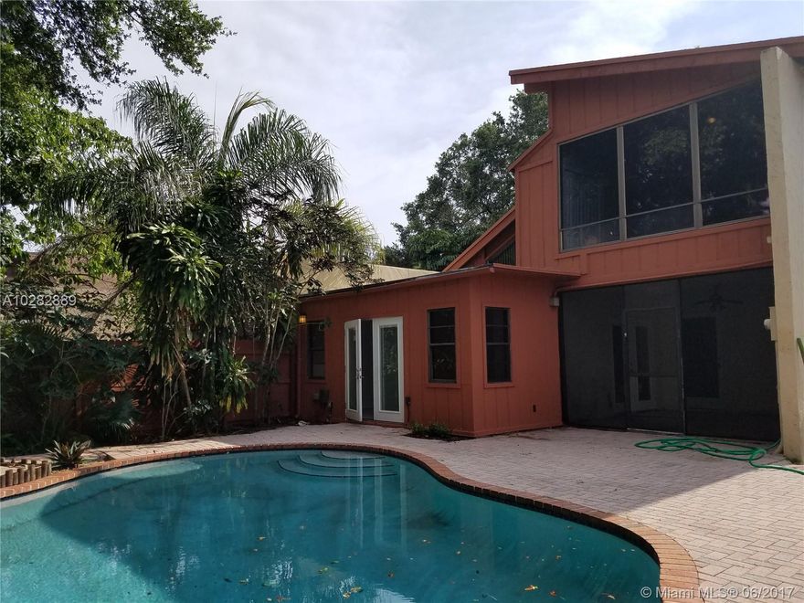 Amazing 3 Bed/2 Bath Villa with own pool. Stunning cherry wood cabinets with granite counter and stainless steel appliances. Dining room has matching bar. Florida room faces the pool and garden. Lushly tropical garden. Huge master bedroom on upper level with den/computer room and walk-in closet with new laminate floor and travertine bath. Freshly paint with new laminate wood and tile floors. Spacious open living room with cathedral wood ceilings. Must see.