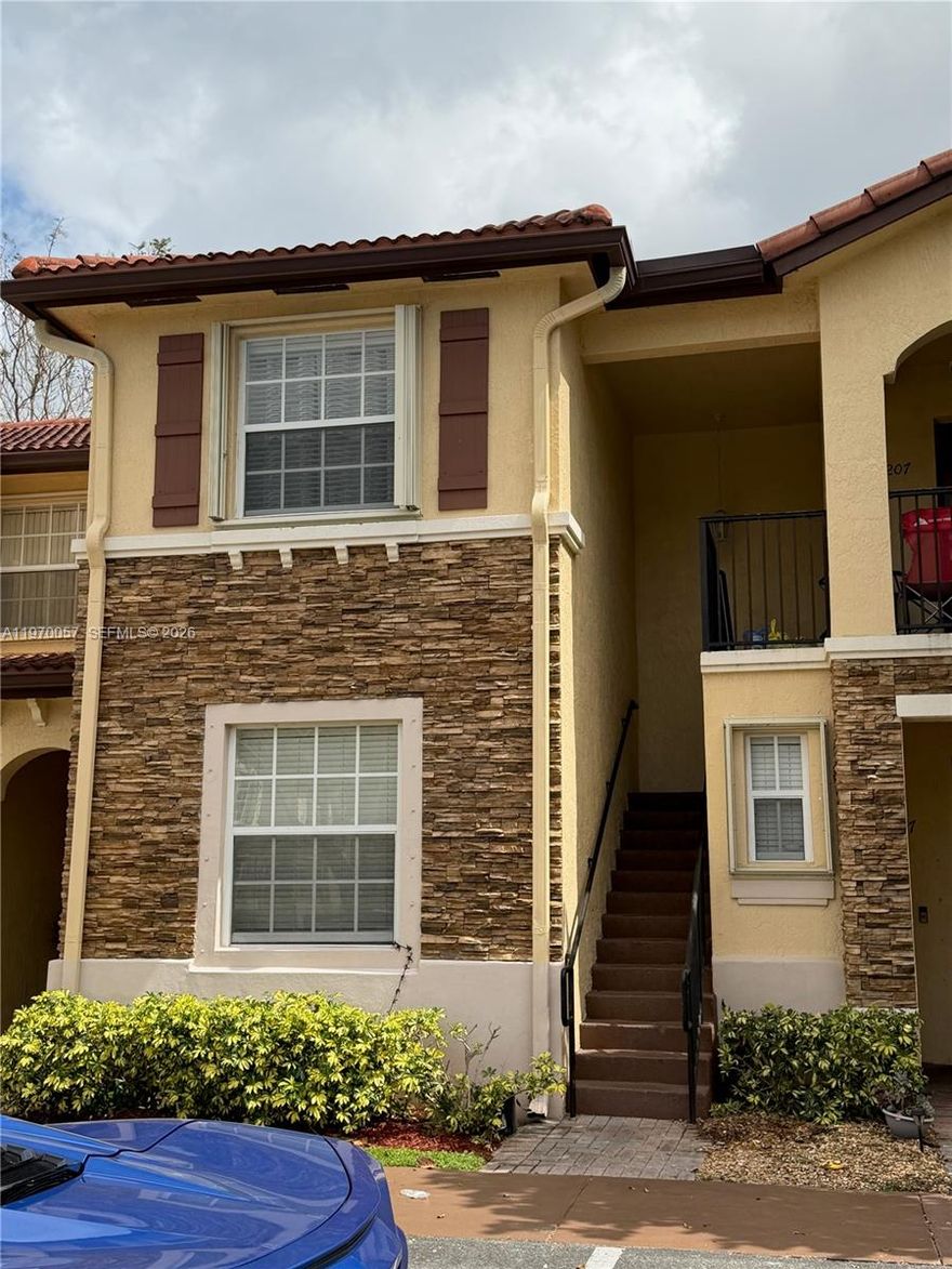 Beautifully maintained gated Homestead community! This spacious 3-bedroom, 2-bath condo offers a bright and functional layout with tile flooring throughout the main areas and abundant natural light. The kitchen features ample cabinet space and a convenient breakfast bar that opens to the living and dining area—perfect for entertaining. Enjoy the privacy of a split-bedroom floor plan, ideal for guests or a home office setup. The primary suite includes a walk-in closet and en-suite bath.  Community amenities include pool, clubhouse, and secure entry. Conveniently located near shopping, dining, schools, and major highways for easy commuting. Excellent opportunity for homeowners or investors alike. Move-in ready and easy to show!