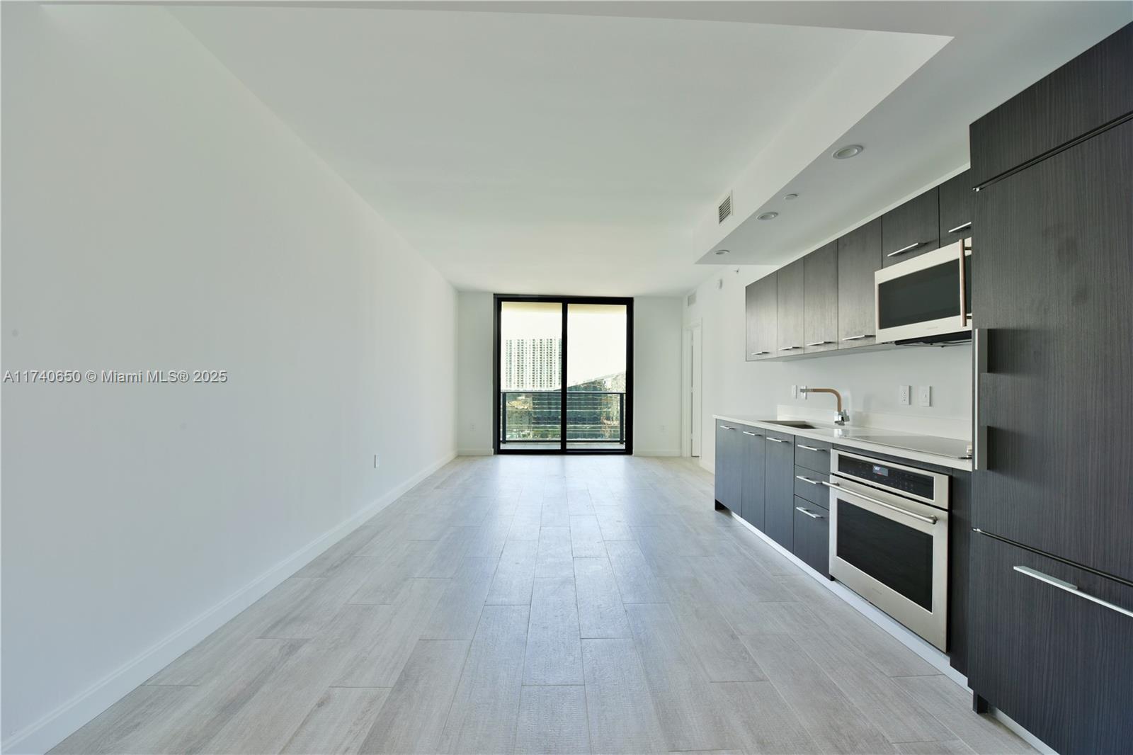 Property for Sale at 45 Sw 9th St 2009, Miami, Broward County, Florida - Bedrooms: 1 
Bathrooms: 2  - $650,000