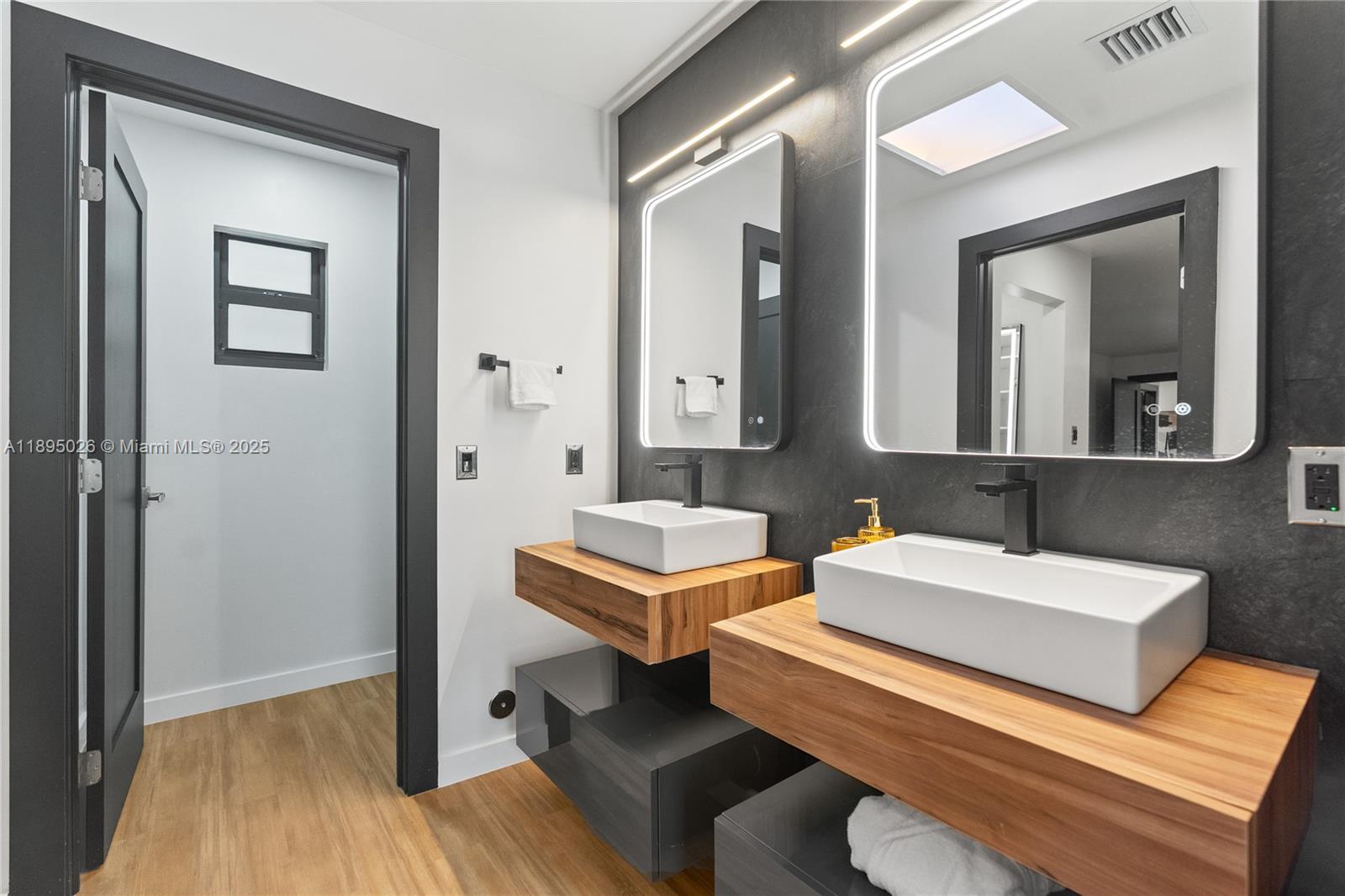 JACARANDA LAKES SECTION T - Residential Lease