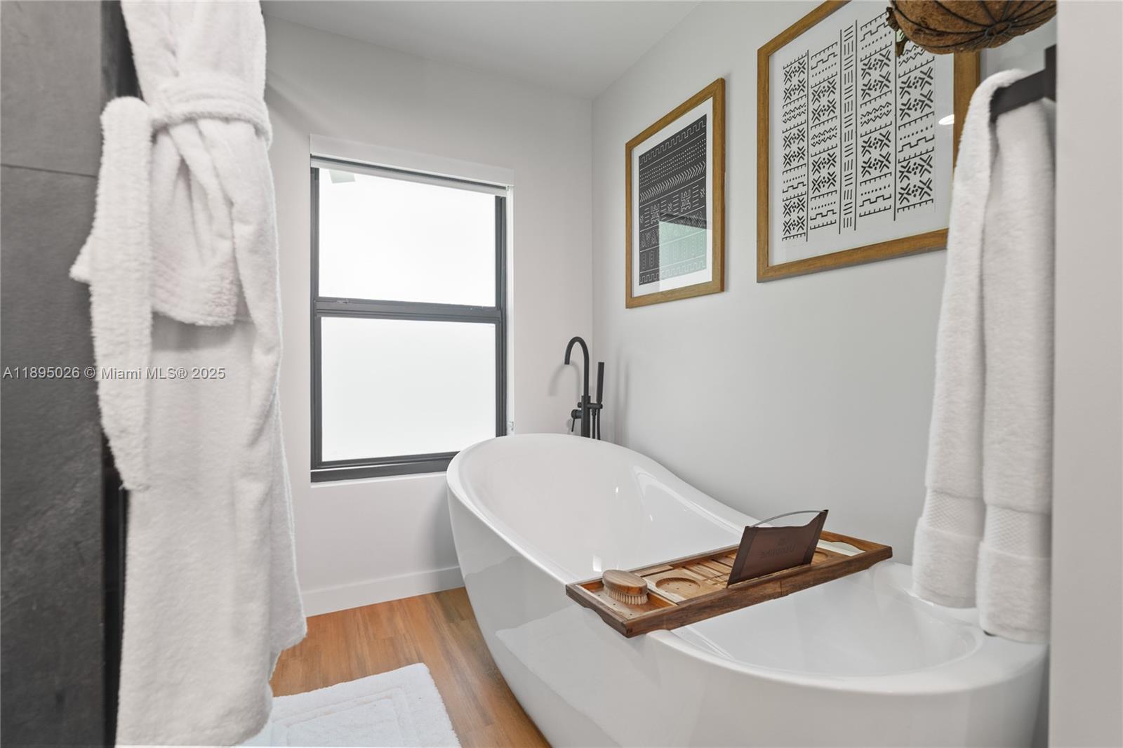 JACARANDA LAKES SECTION T - Residential Lease