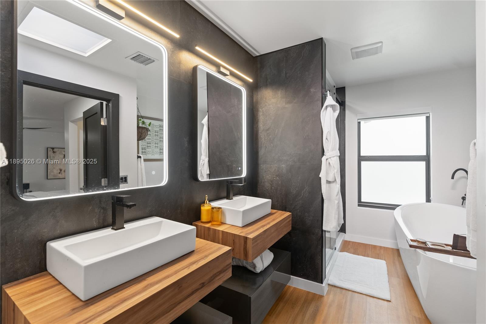 JACARANDA LAKES SECTION T - Residential Lease