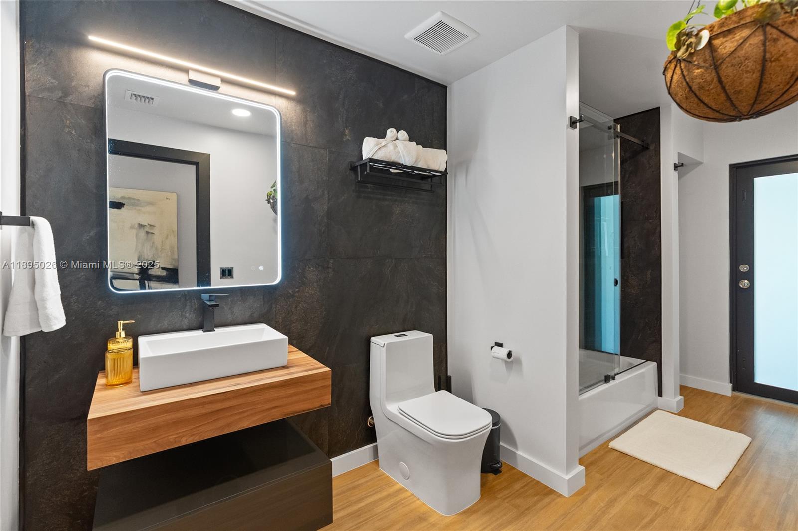 JACARANDA LAKES SECTION T - Residential Lease