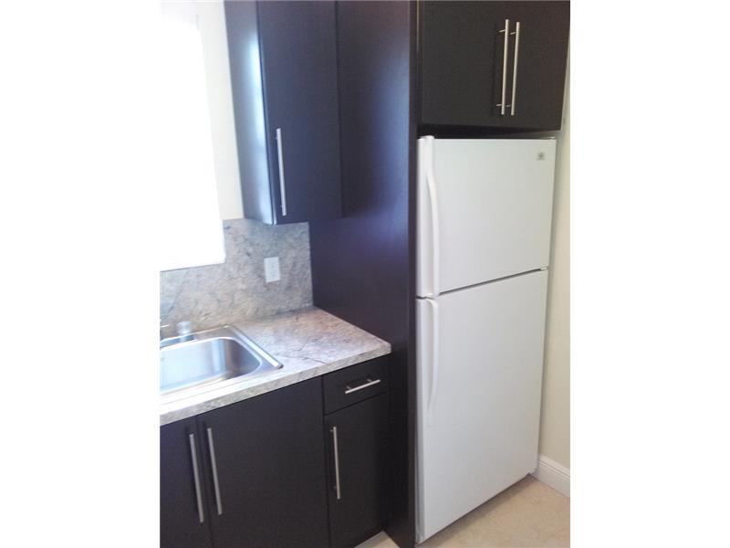 8 54 41 C GABLES DOUGLAS - Residential Lease