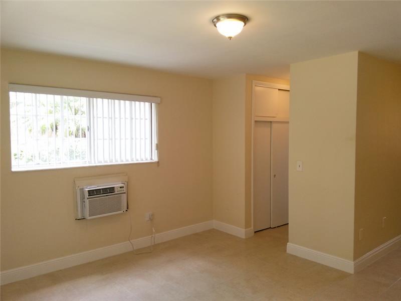 8 54 41 C GABLES DOUGLAS - Residential Lease