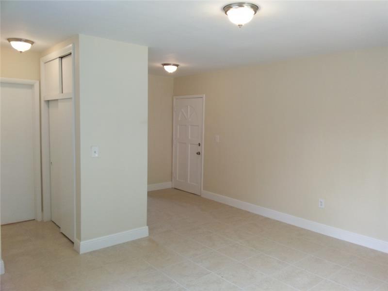 8 54 41 C GABLES DOUGLAS - Residential Lease