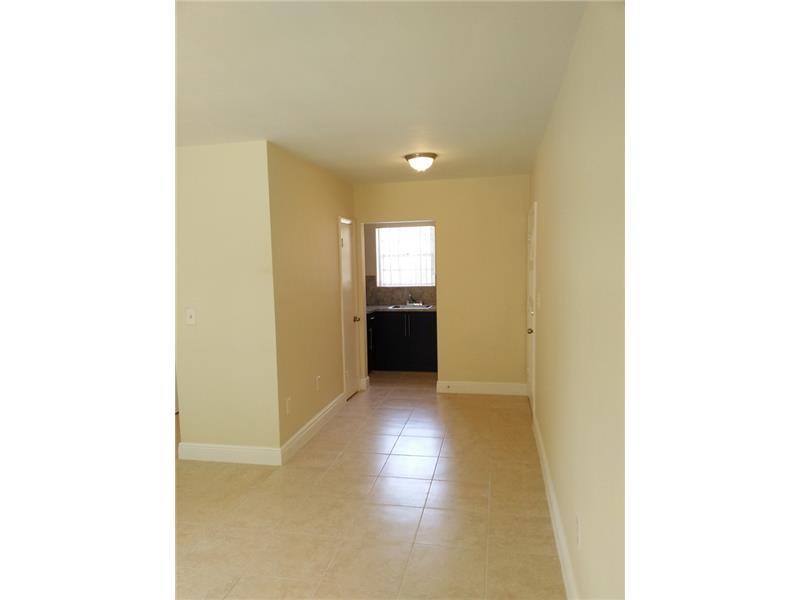 8 54 41 C GABLES DOUGLAS - Residential Lease