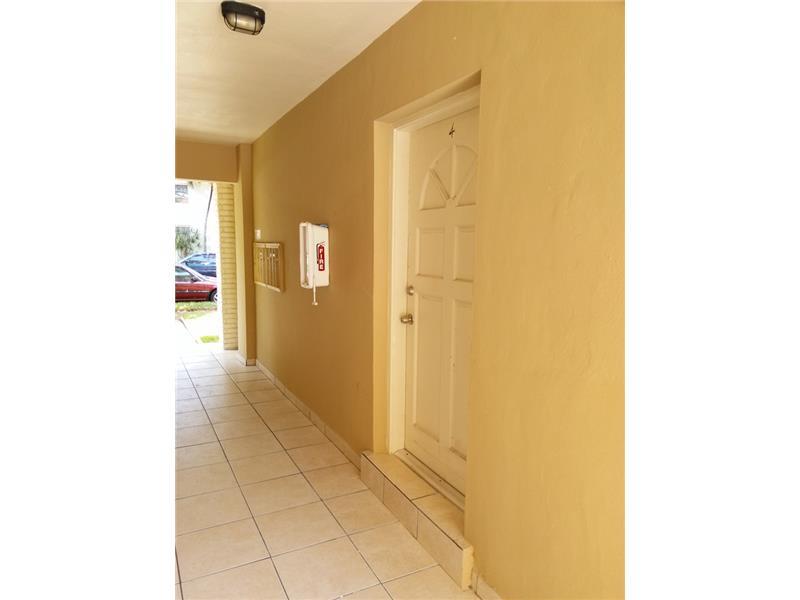 8 54 41 C GABLES DOUGLAS - Residential Lease