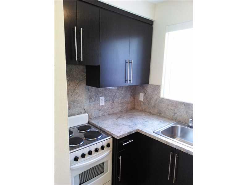 8 54 41 C GABLES DOUGLAS - Residential Lease