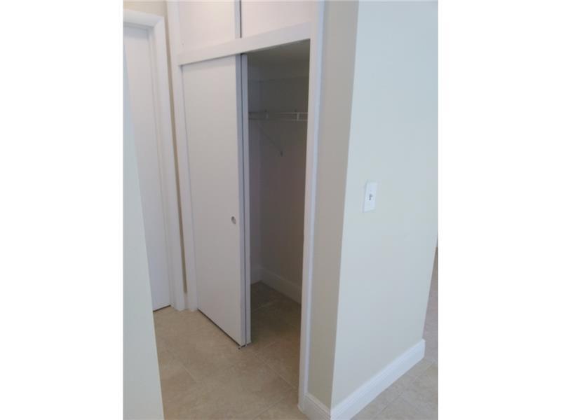 8 54 41 C GABLES DOUGLAS - Residential Lease